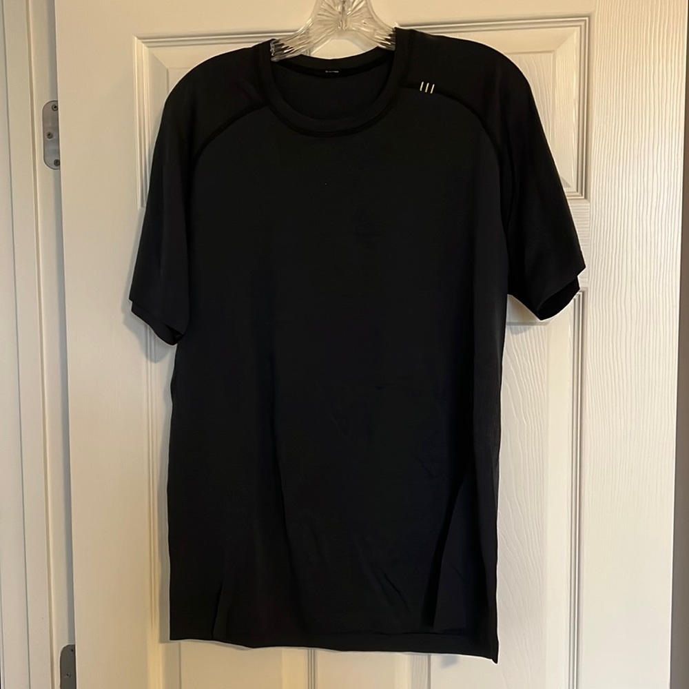 Men’s Lululemon athletic shirt